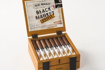 Alec Bradley Black Market Estelí cigar box open