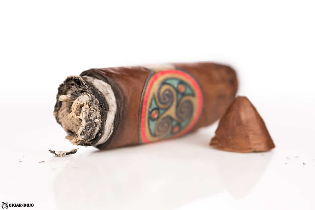 Bombay Tobak Gaaja Maduro cigar nubbed