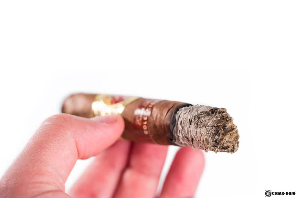 La Gloria Cubana Colección Reserva Robusto cigar ash