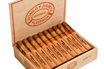 Romeo y Julieta Crafted by Plasencia cigar box open