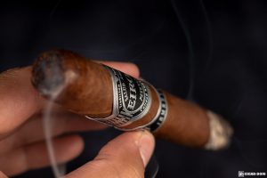 Eiroa Jamastran 11/18 cigar head smoking