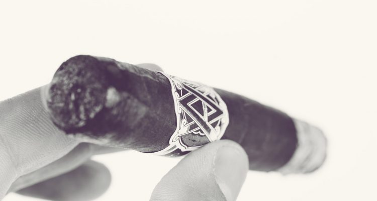 AVO Classic Maduro Robusto cigar review