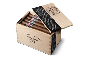 La Gloria Cubana Medio Tiempo cigar box open