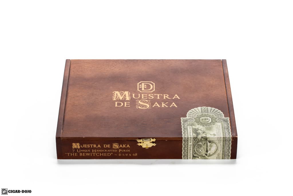 Dunbarton Muestra de Saka The Bewitched cigar box closed