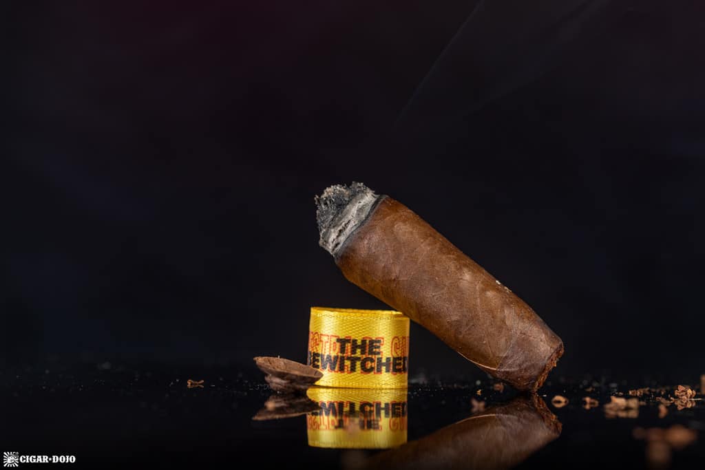 Dunbarton Muestra de Saka The Bewitched cigar nub finished