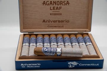 Aganorsa Leaf Aniversario Connecticut cigar box open
