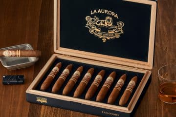 La Aurora Puro Vintage 2014 cigar box open
