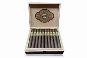 Quesada Casa Magna Maduro cigar box open