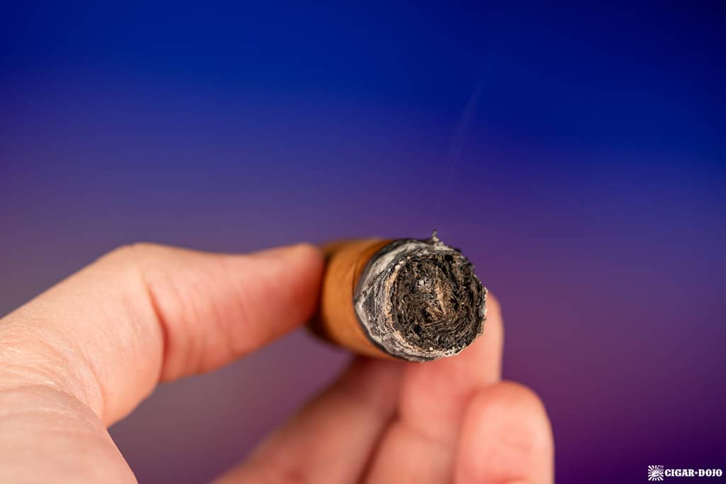 Los Statos Deluxe Connecticut Robusto cigar ash