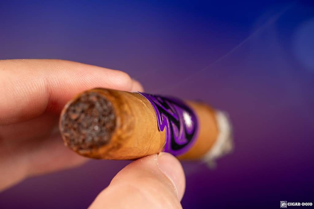 Los Statos Deluxe Connecticut Robusto cigar smoking