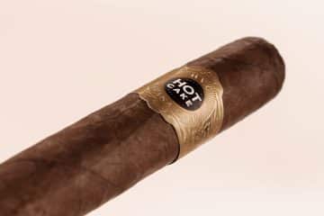 Hot Cake Fresh Out of the Oven Broadleaf Coronas Gigantes cigar review